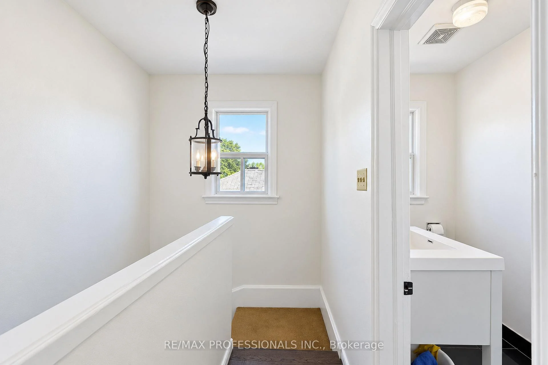 Photo 36 of Unit Main, 145 Yorkview Drive, Etobicoke, Stonegate-Queensway — HOMEH