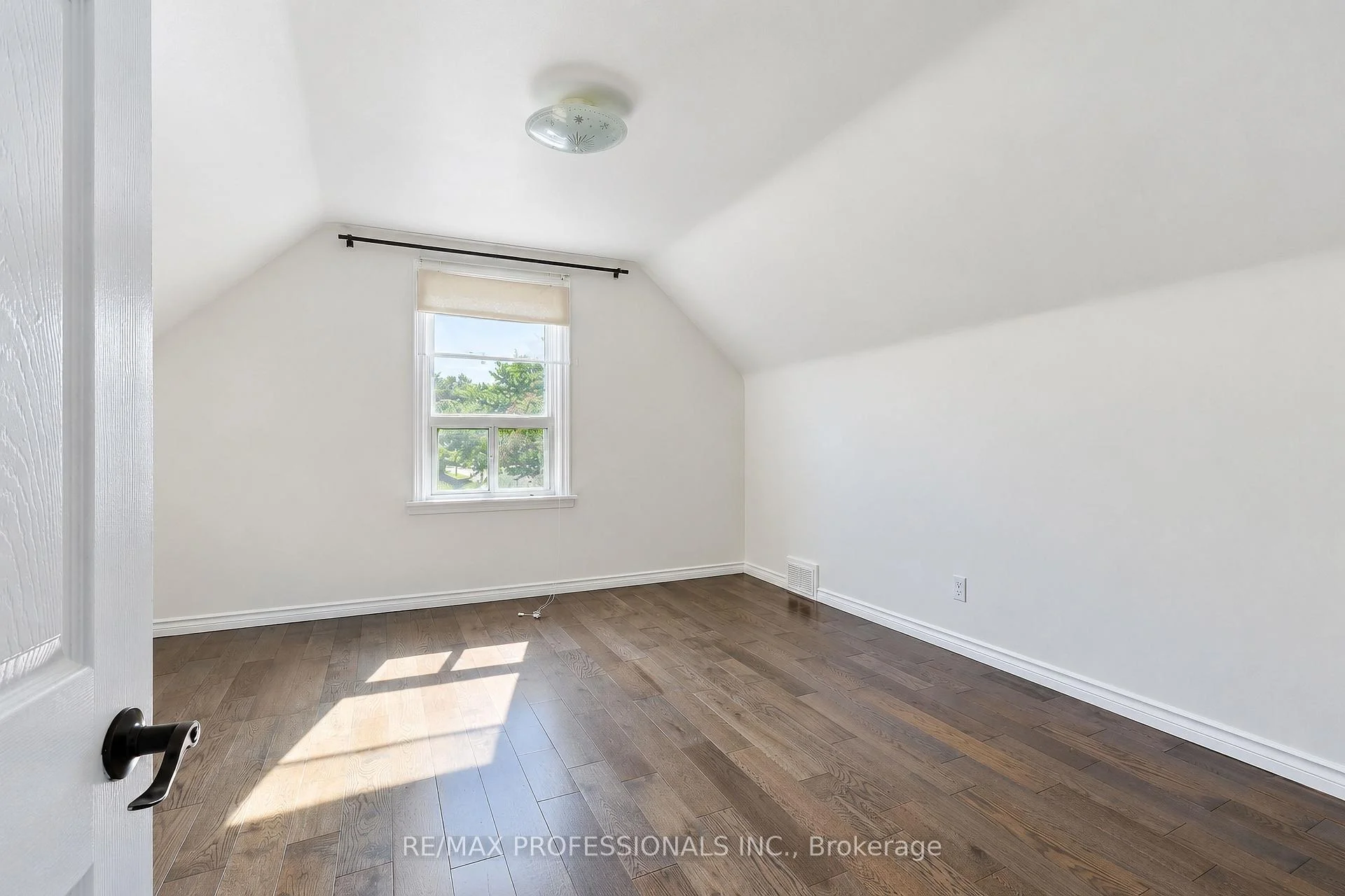 Photo 39 of Unit Main, 145 Yorkview Drive, Etobicoke, Stonegate-Queensway — HOMEH