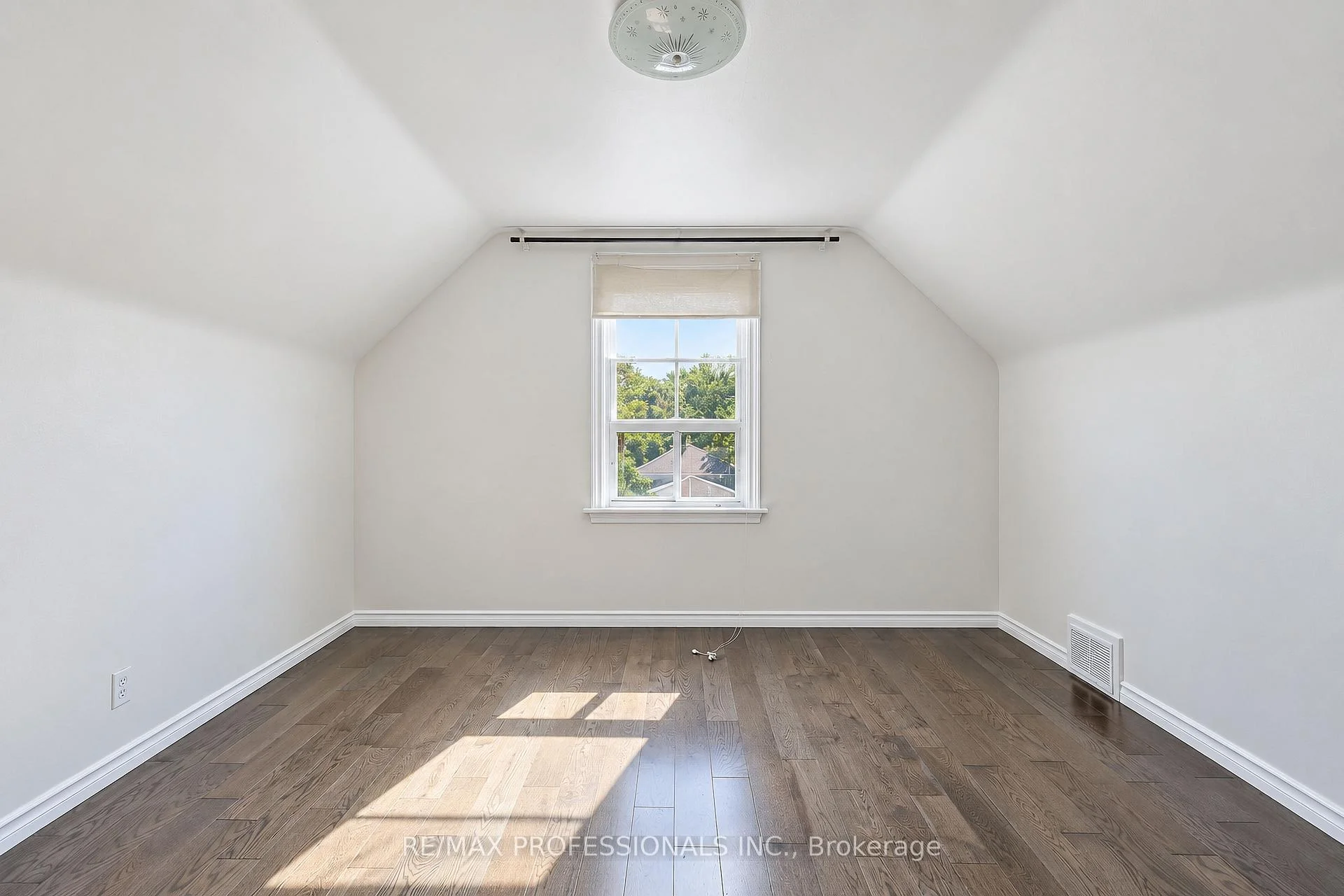 Photo 41 of Unit Main, 145 Yorkview Drive, Etobicoke, Stonegate-Queensway — HOMEH