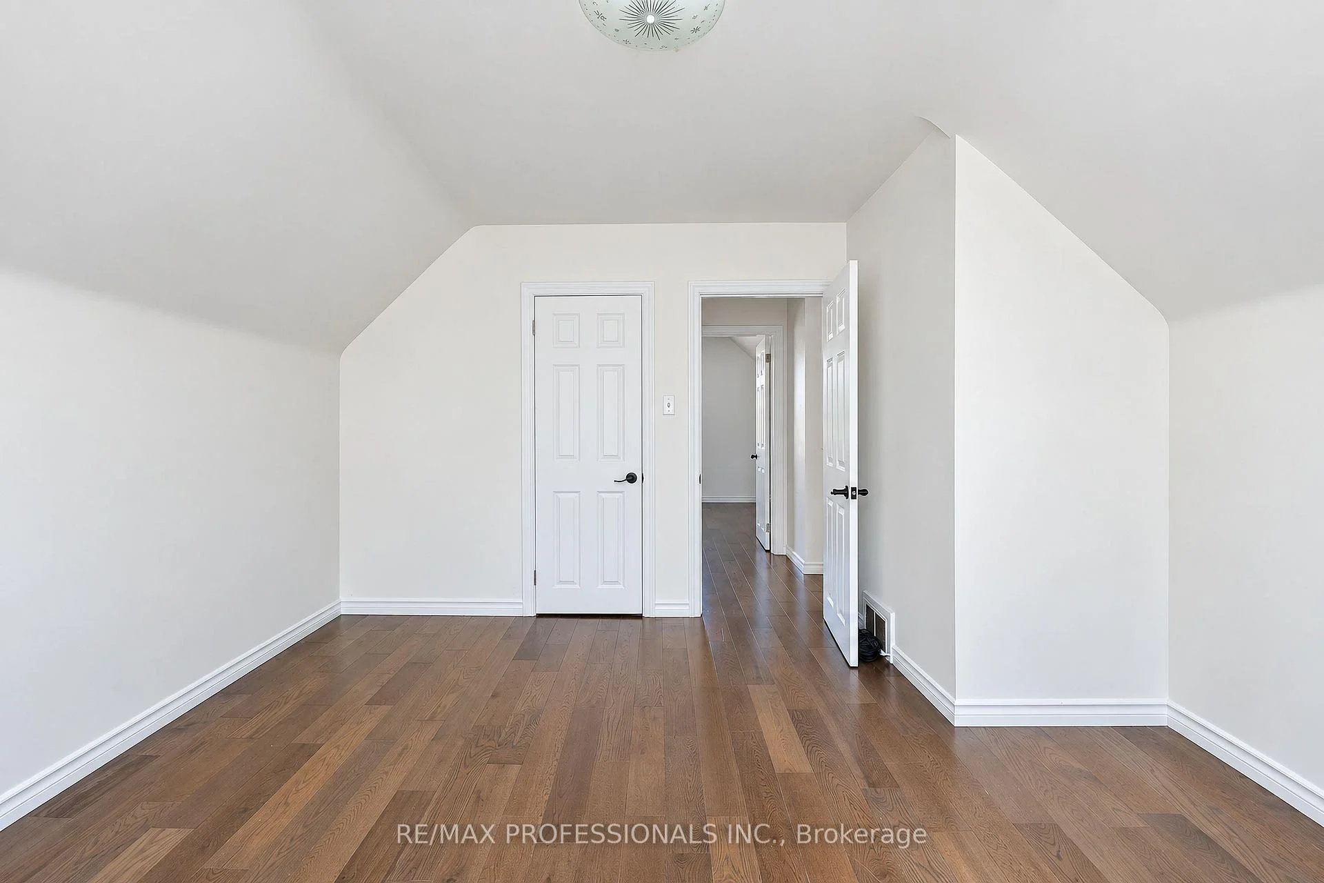 Photo 42 of Unit Main, 145 Yorkview Drive, Etobicoke, Stonegate-Queensway — HOMEH