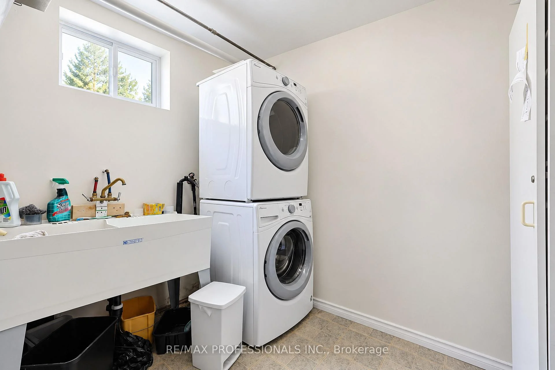 Photo 43 of Unit Main, 145 Yorkview Drive, Etobicoke, Stonegate-Queensway — HOMEH