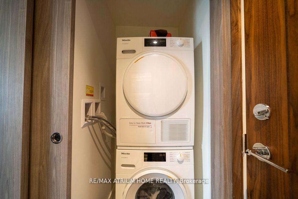 Photo 10 of Unit 1002, 95 Mcmahon Drive, North York, Bayview Village — HOMEH