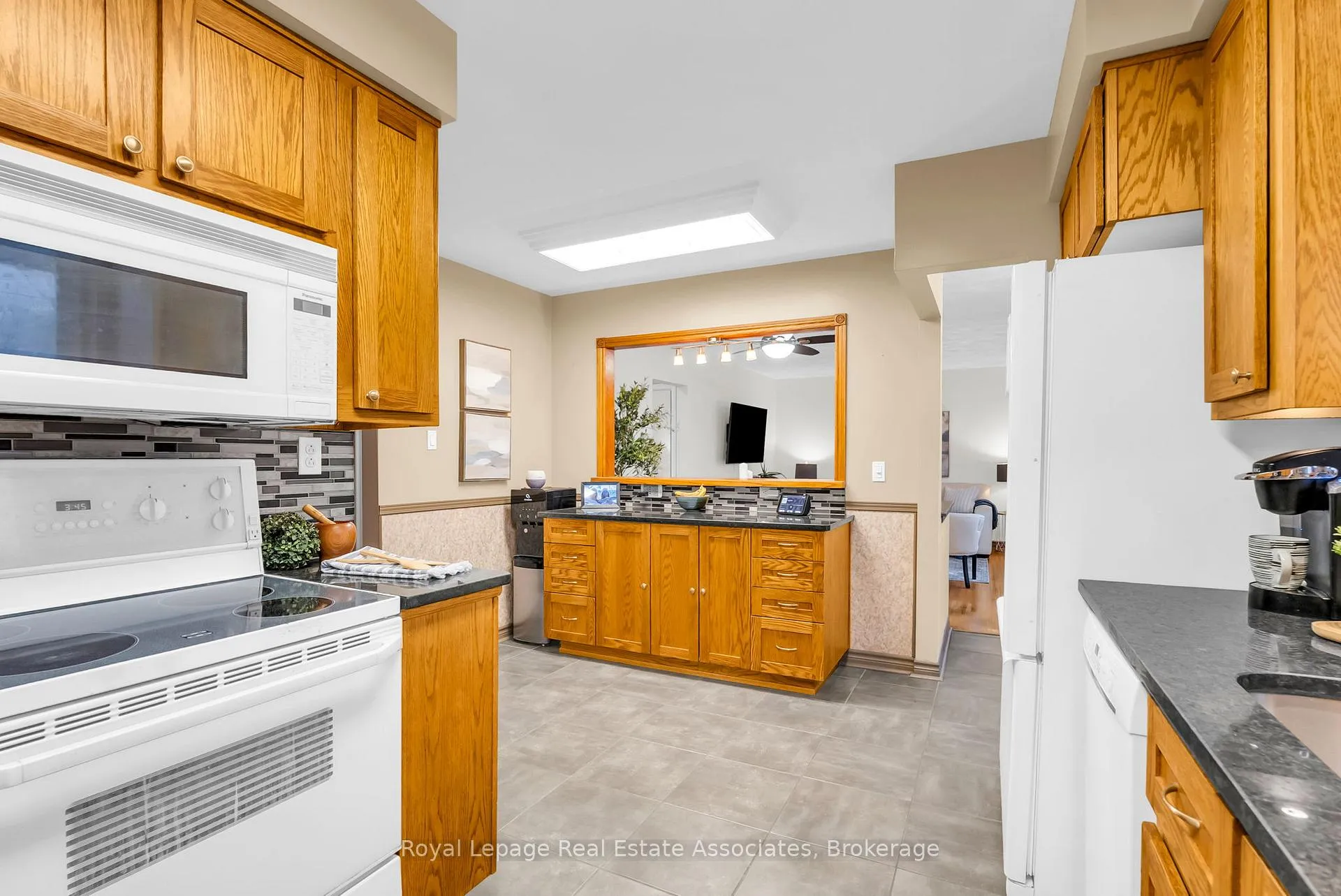 Photo 11 of 129 Raylawn Crescent, Halton Hills, Georgetown — HOMEH