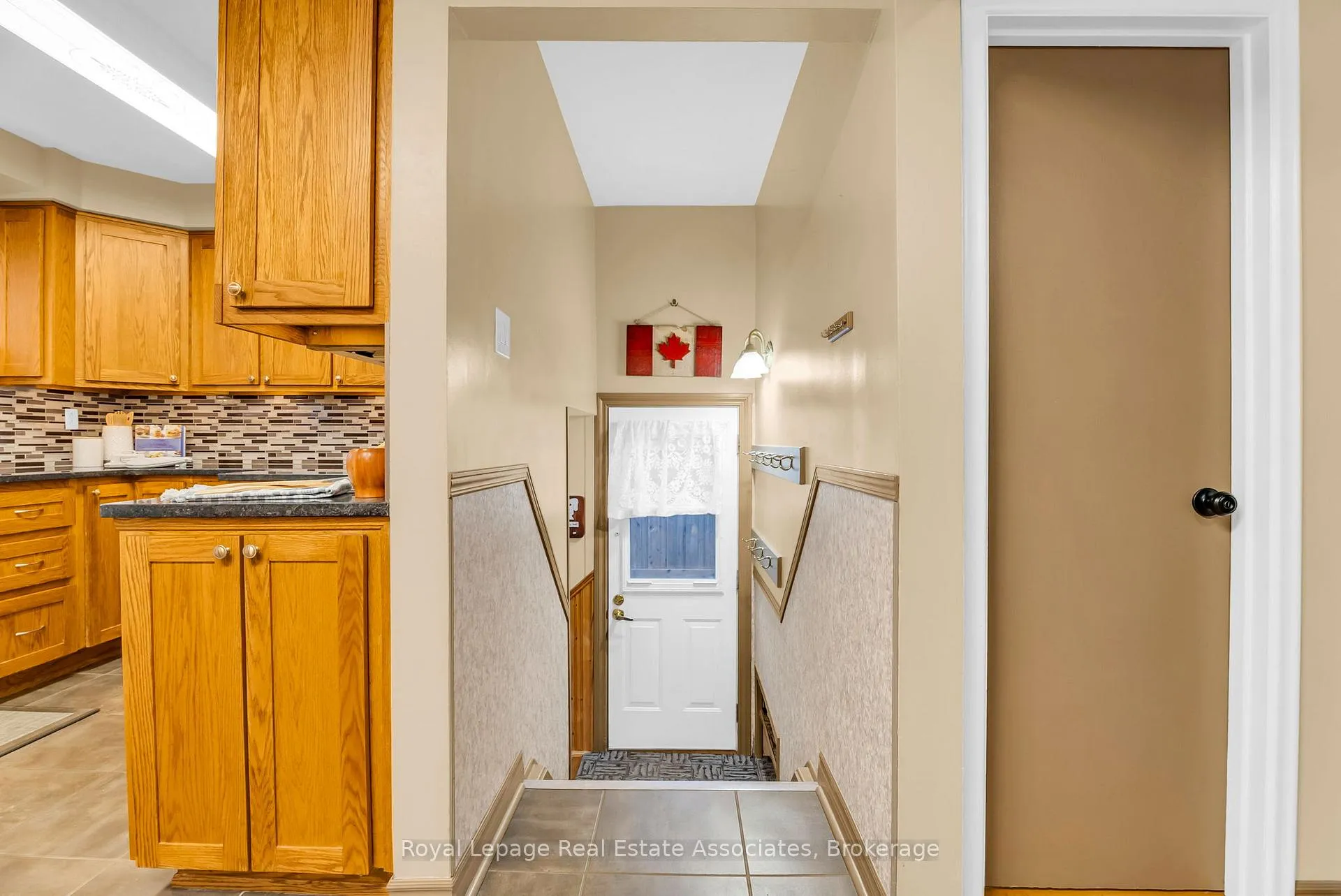 Photo 17 of 129 Raylawn Crescent, Halton Hills, Georgetown — HOMEH