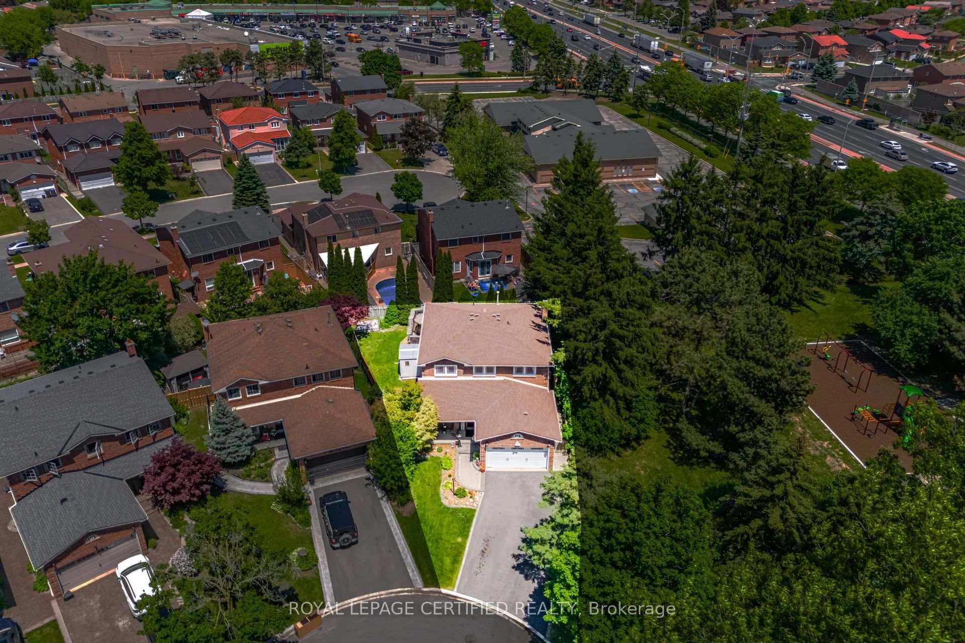 Photo 2 of 20 Burnley Place, Brampton, Heart Lake West — HOMEH