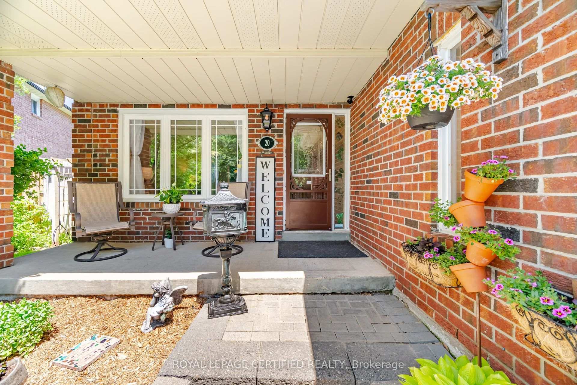 Photo 4 of 20 Burnley Place, Brampton, Heart Lake West — HOMEH
