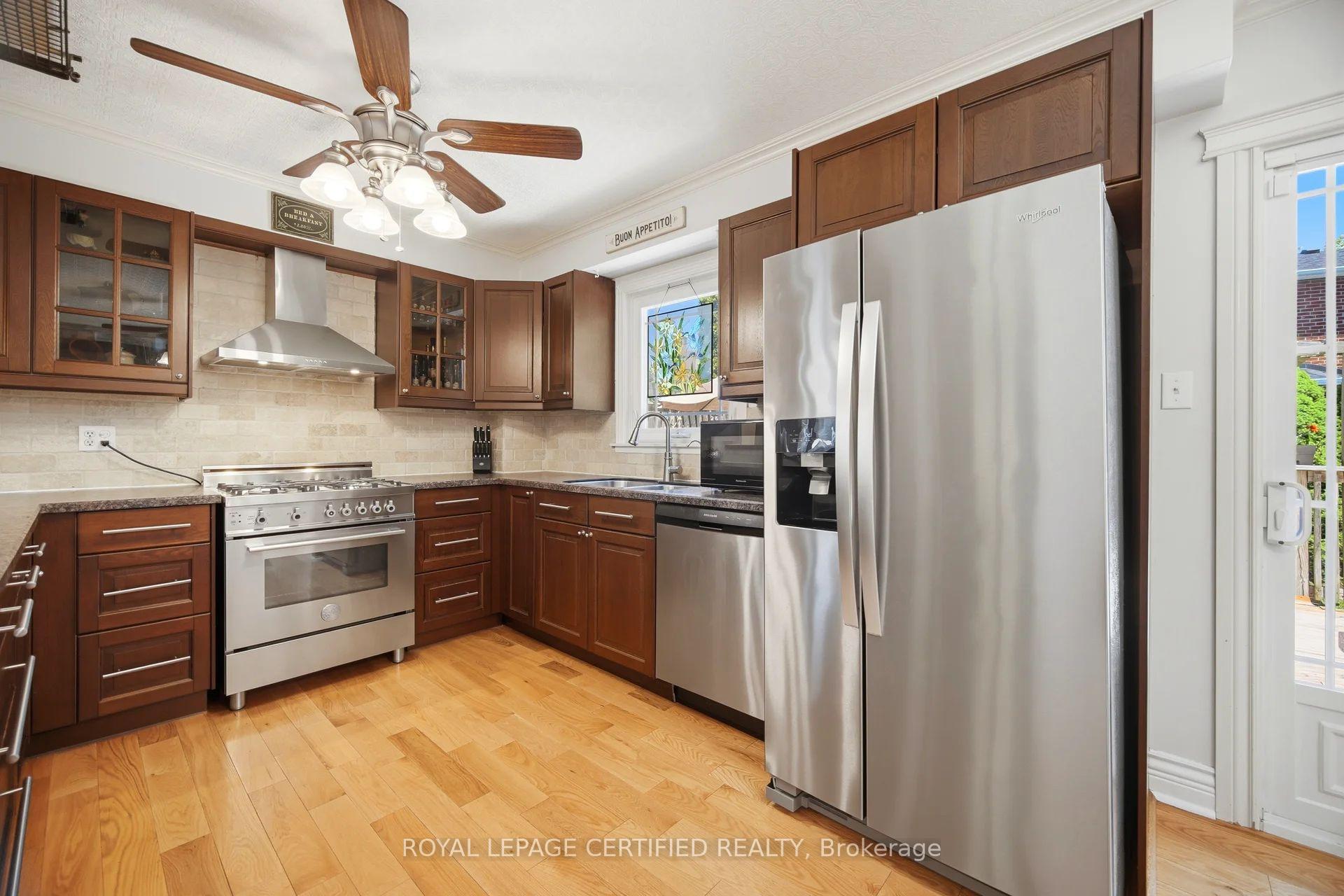 Photo 13 of 20 Burnley Place, Brampton, Heart Lake West — HOMEH
