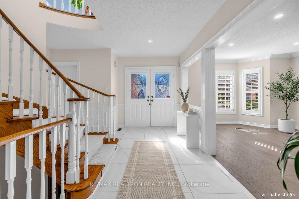 Photo 3 of 10 Macrill Road, Markham, Cachet — HOMEH