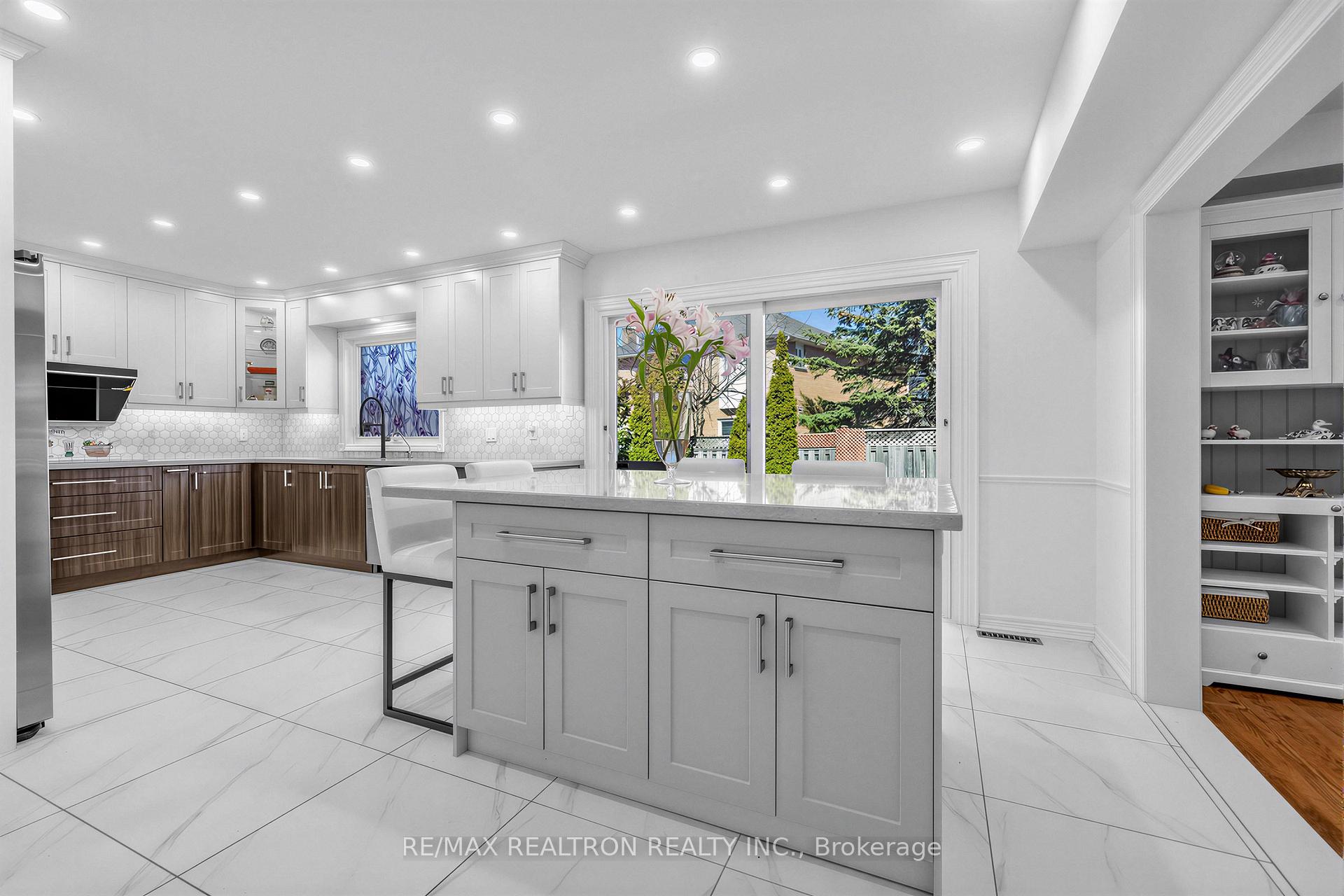 Photo 6 of 10 Macrill Road, Markham, Cachet — HOMEH
