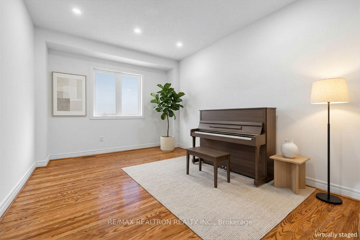Photo 12 of 10 Macrill Road, Markham, Cachet — HOMEH