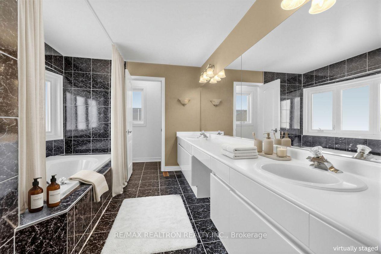 Photo 17 of 10 Macrill Road, Markham, Cachet — HOMEH