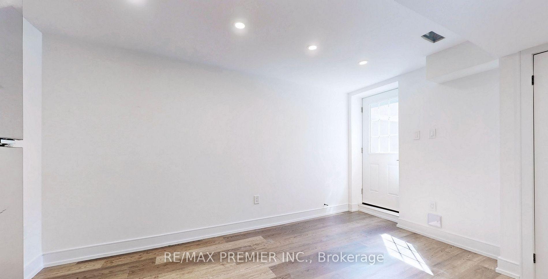 Photo 10 of Unit Lower, 208 McRoberts Avenue W, Toronto, Corso Italia-Davenport — HOMEH