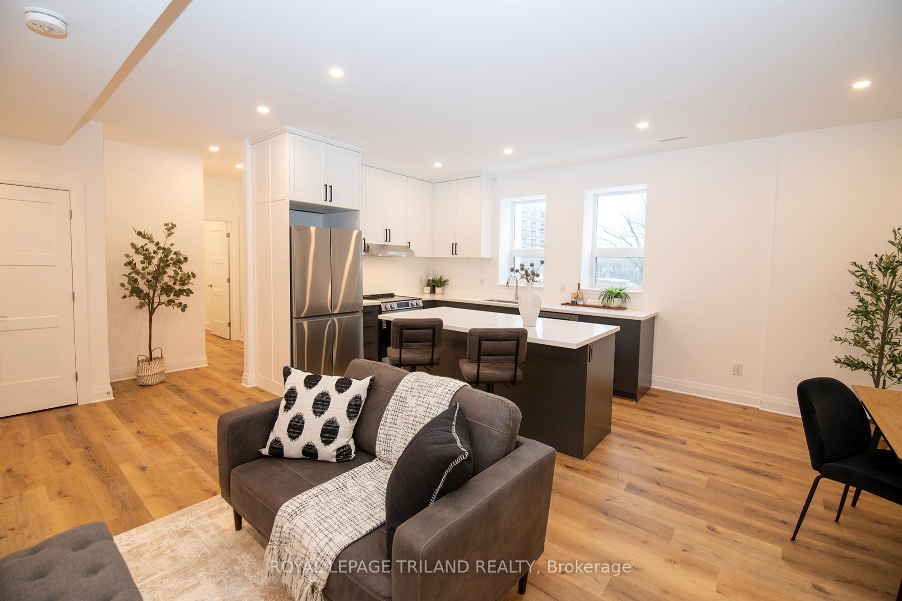 Front of Unit 201, 425 Dundas Street