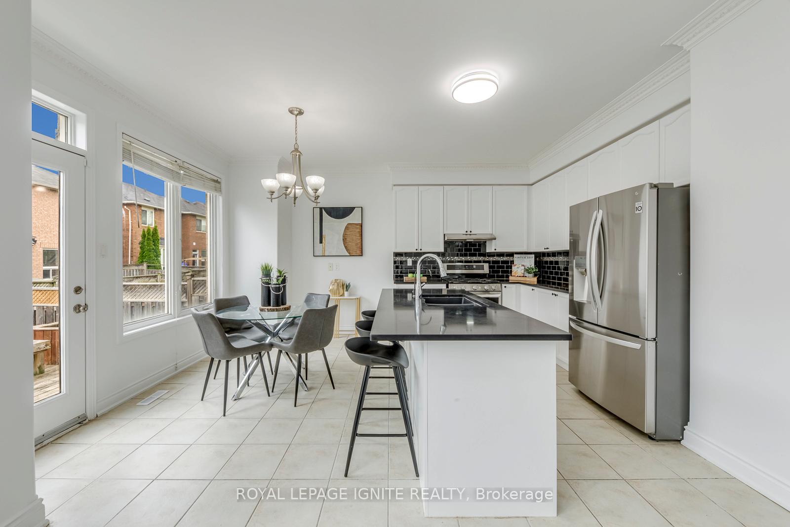 Photo 16 of 928 Philbrook Drive, Milton, Coates — HOMEH