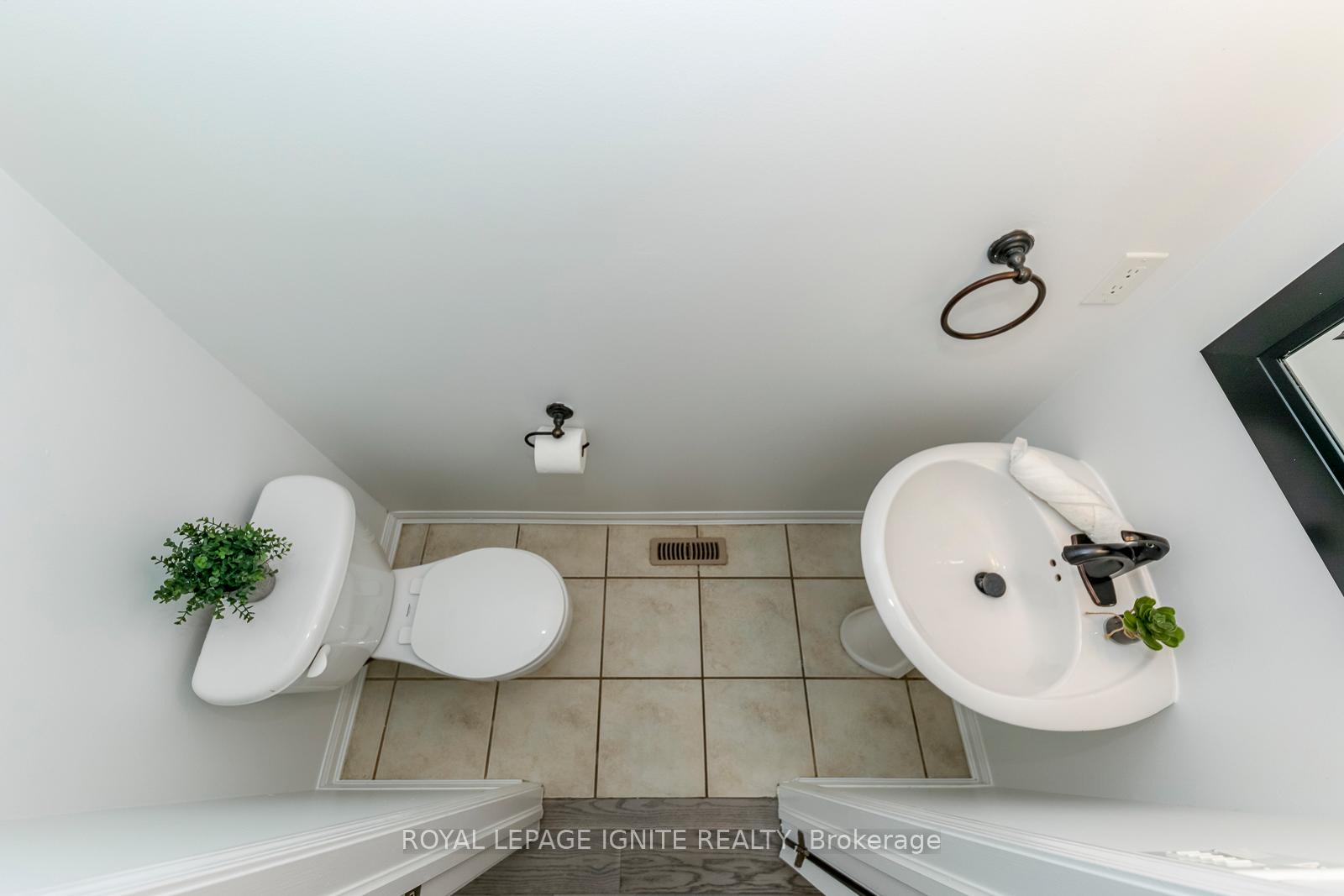 Photo 23 of 928 Philbrook Drive, Milton, Coates — HOMEH
