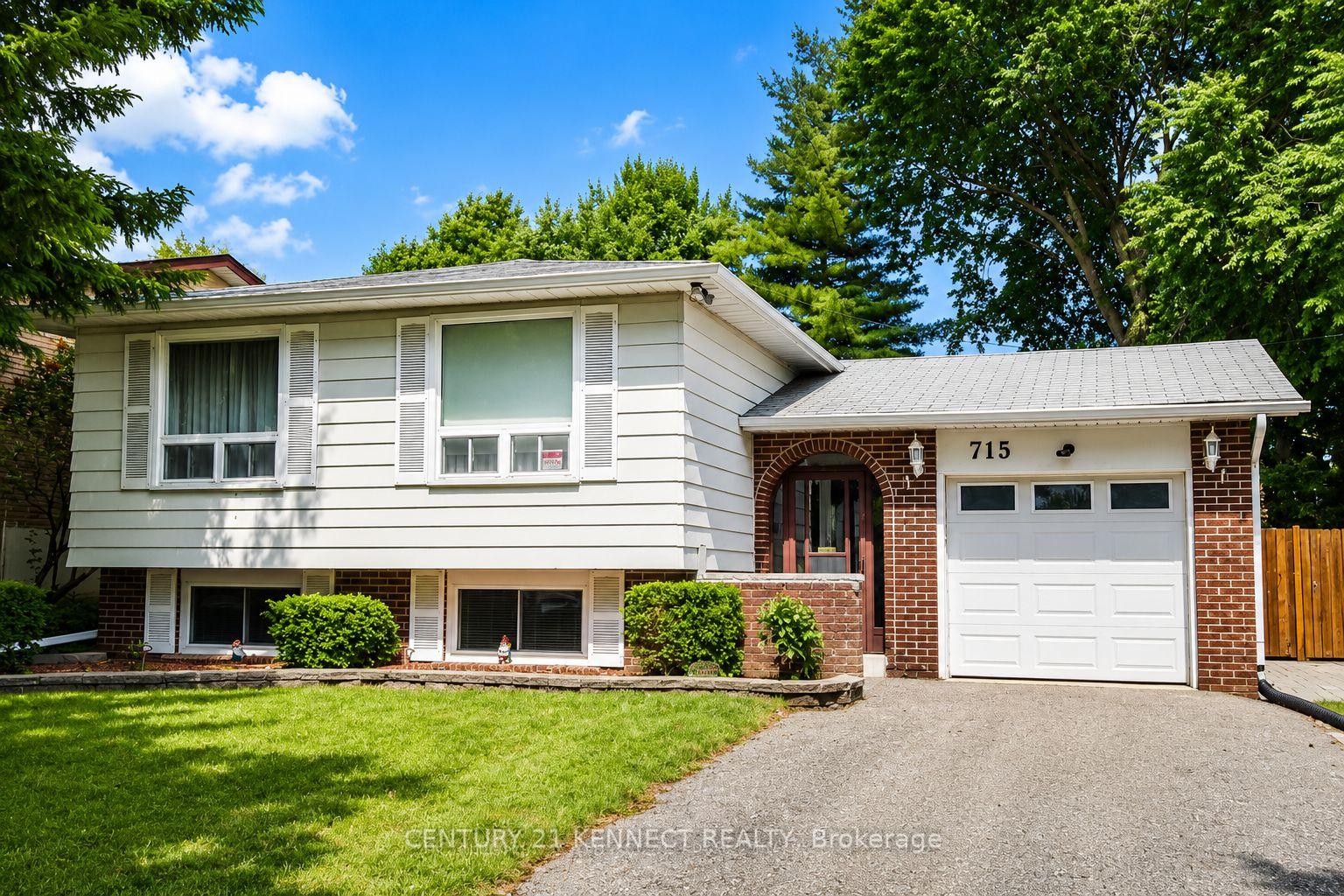 Photo of 715 Waverly Street N