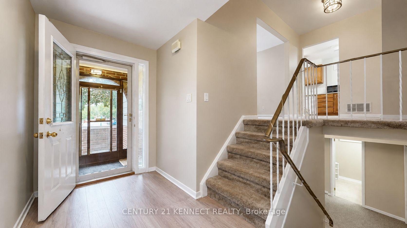 Photo 2 of 715 Waverly Street N, Oshawa, Northglen — HOMEH