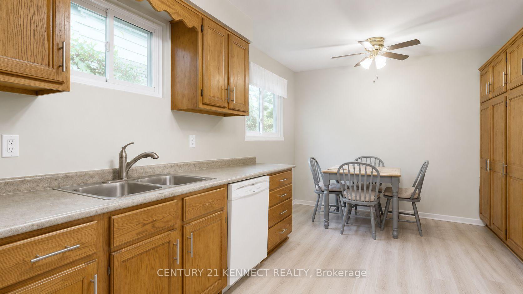 Photo 5 of 715 Waverly Street N, Oshawa, Northglen — HOMEH