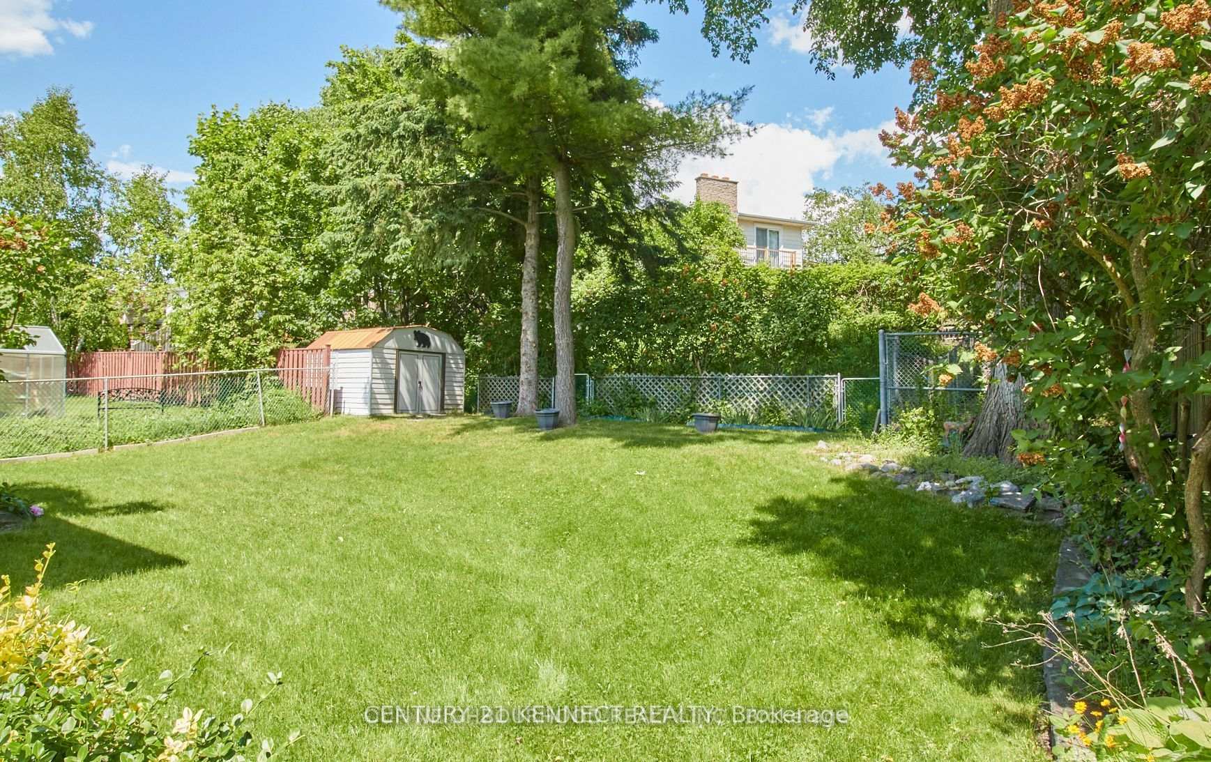 Photo 10 of 715 Waverly Street N, Oshawa, Northglen — HOMEH