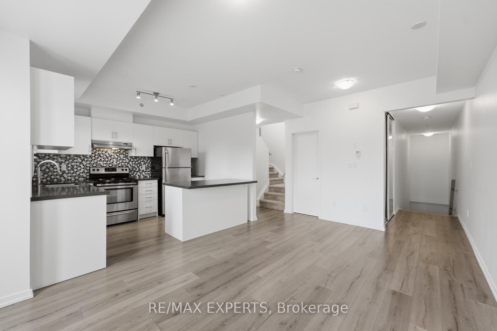 Photo 8 of Unit E09, 26 Bruce Street, Vaughan, East Woodbridge — HOMEH