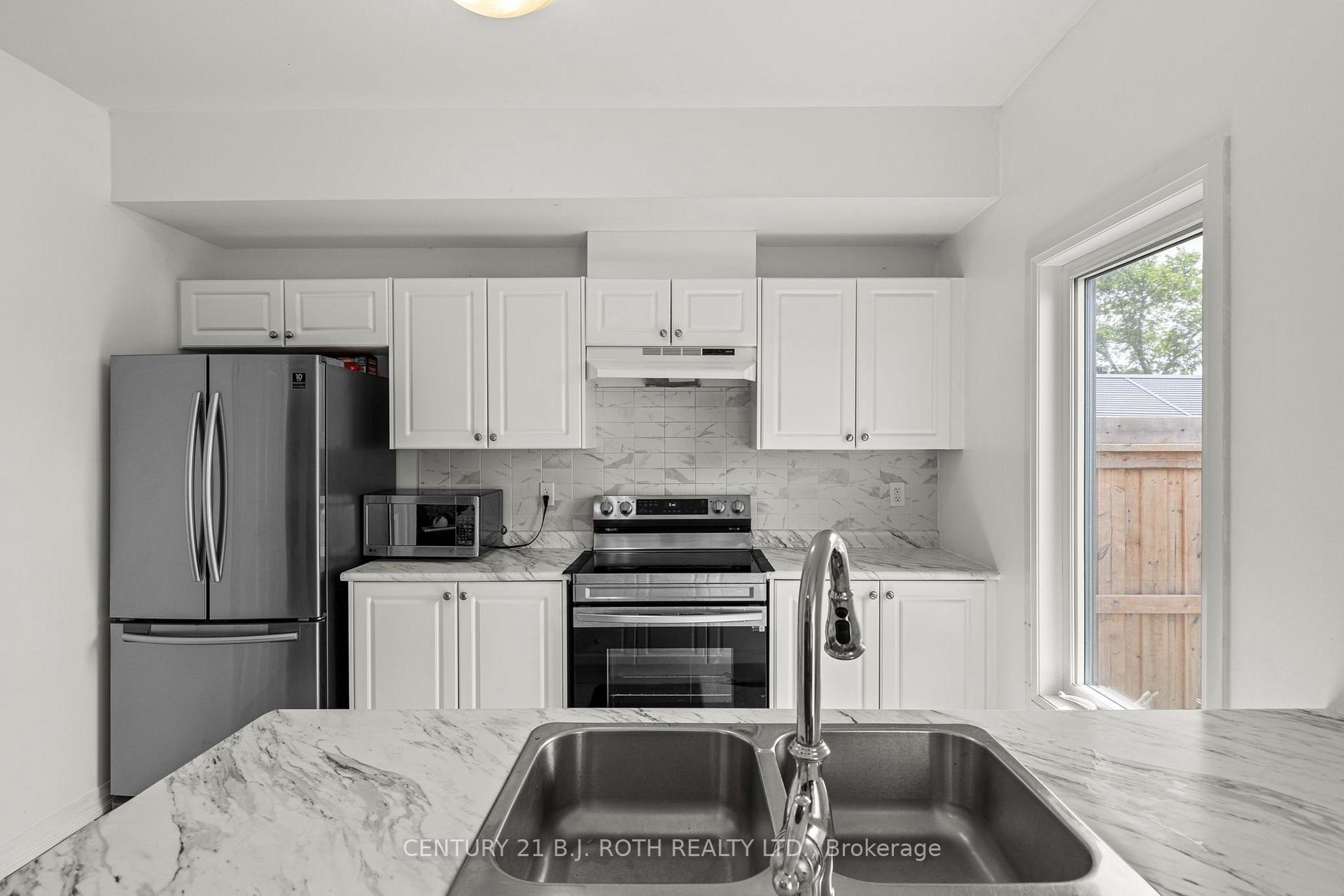 Photo 10 of 24 Brown Bear Street, Barrie, Rural Barrie Southwest — HOMEH