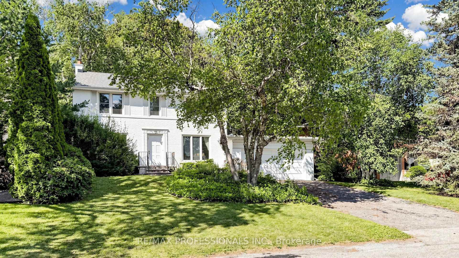 Photo 1 of 8 Southway Road, Etobicoke, Edenbridge-Humber Valley — HOMEH