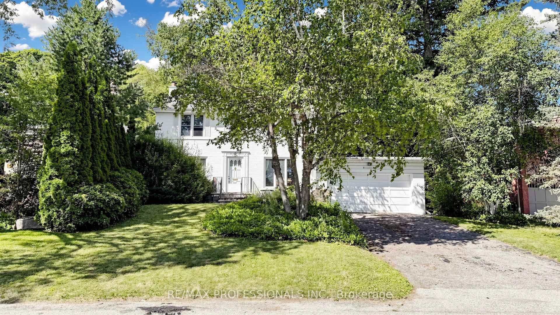 Photo 2 of 8 Southway Road, Etobicoke, Edenbridge-Humber Valley — HOMEH
