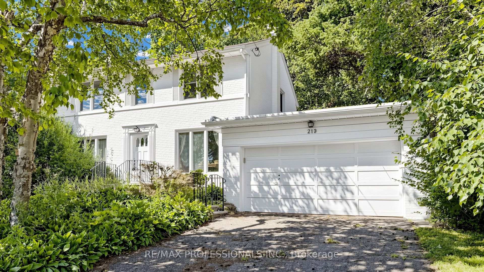 Photo 5 of 8 Southway Road, Etobicoke, Edenbridge-Humber Valley — HOMEH