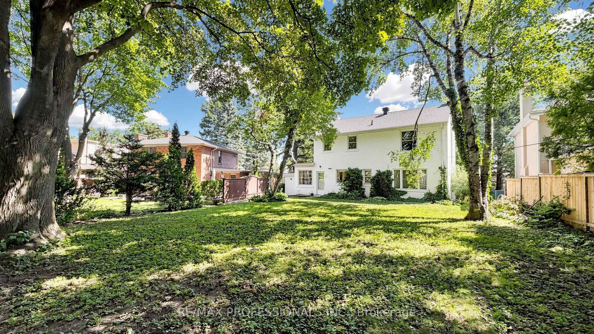 Photo 9 of 8 Southway Road, Etobicoke, Edenbridge-Humber Valley — HOMEH