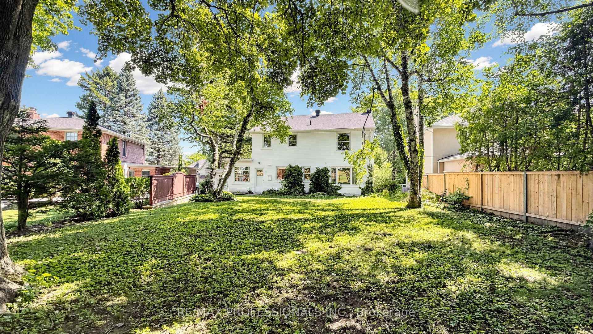 Photo 10 of 8 Southway Road, Etobicoke, Edenbridge-Humber Valley — HOMEH