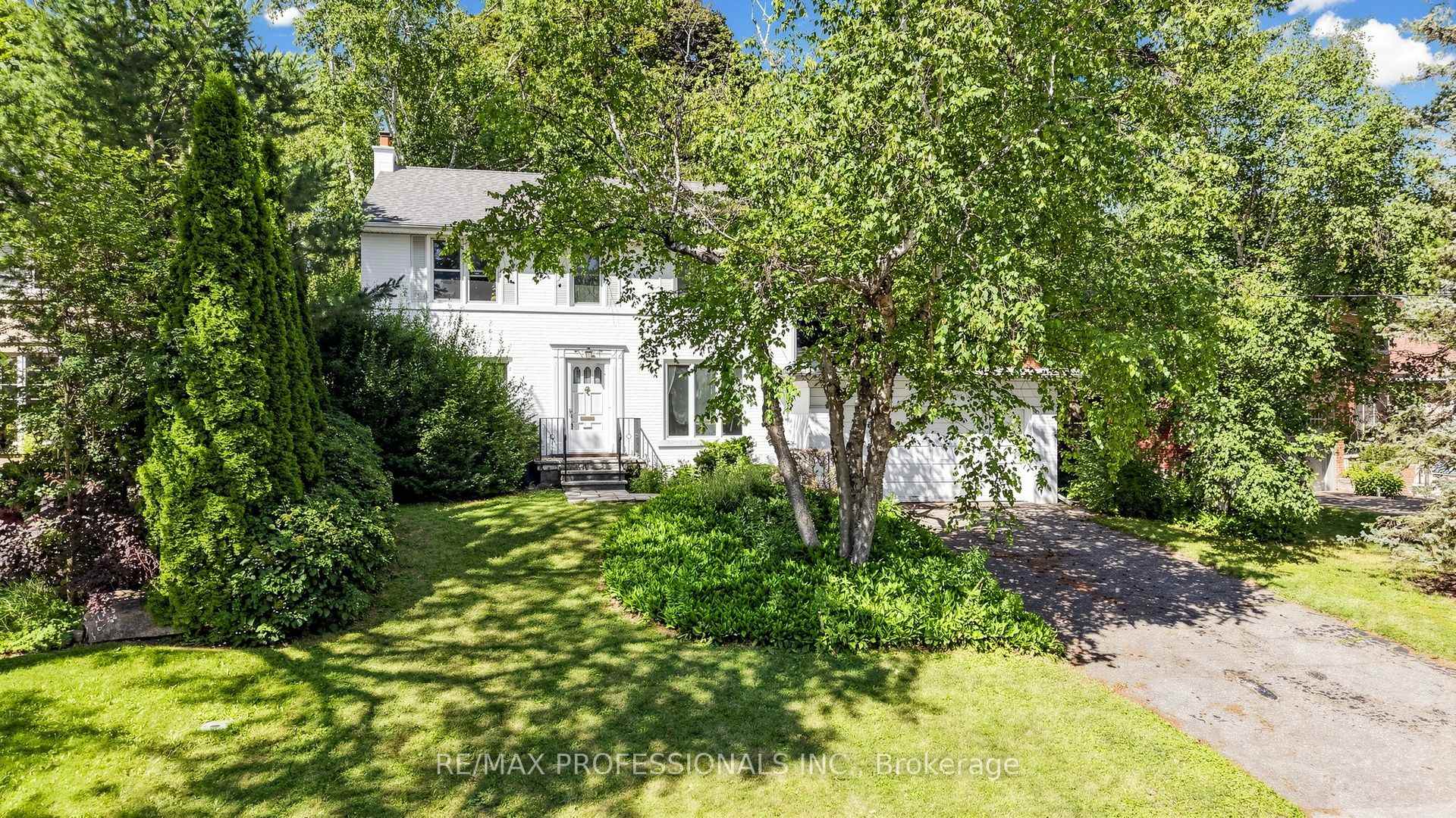 Photo 12 of 8 Southway Road, Etobicoke, Edenbridge-Humber Valley — HOMEH