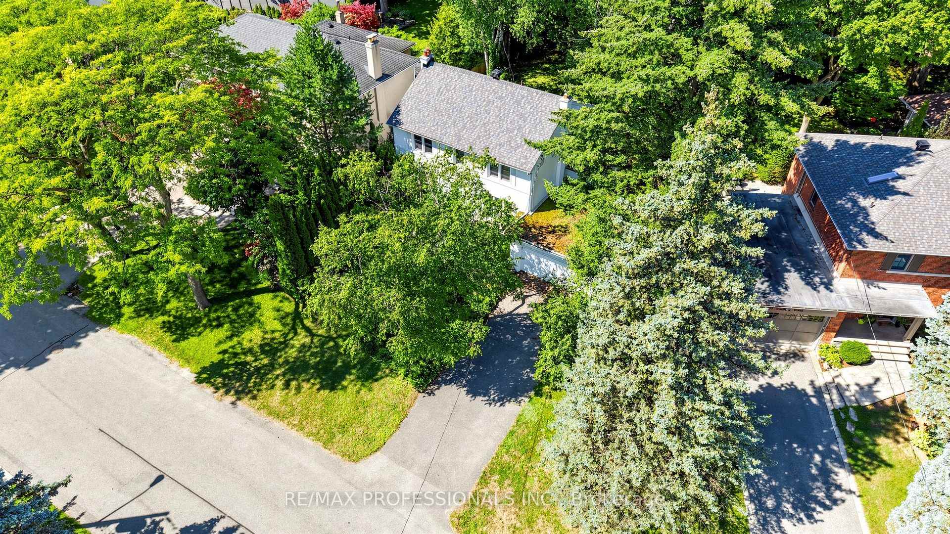 Photo 13 of 8 Southway Road, Etobicoke, Edenbridge-Humber Valley — HOMEH