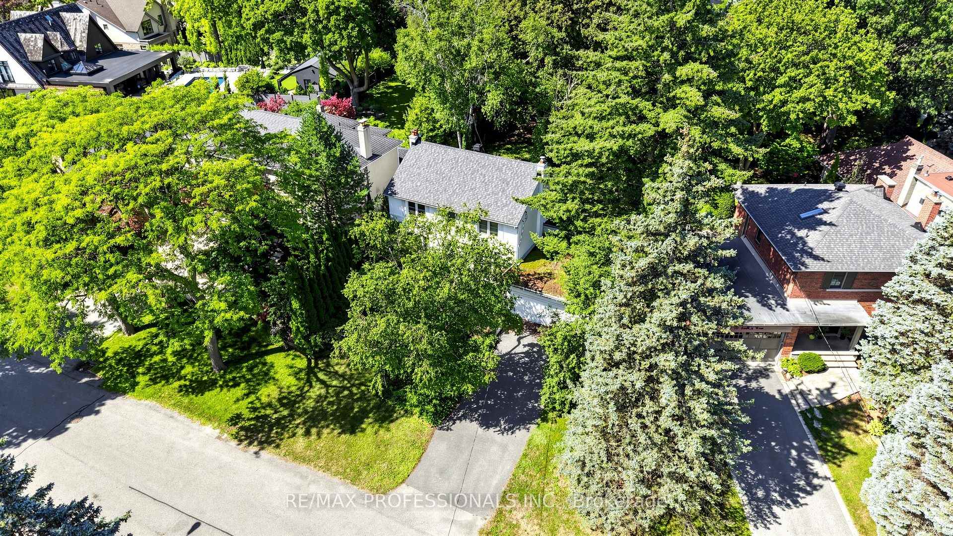 Photo 14 of 8 Southway Road, Etobicoke, Edenbridge-Humber Valley — HOMEH