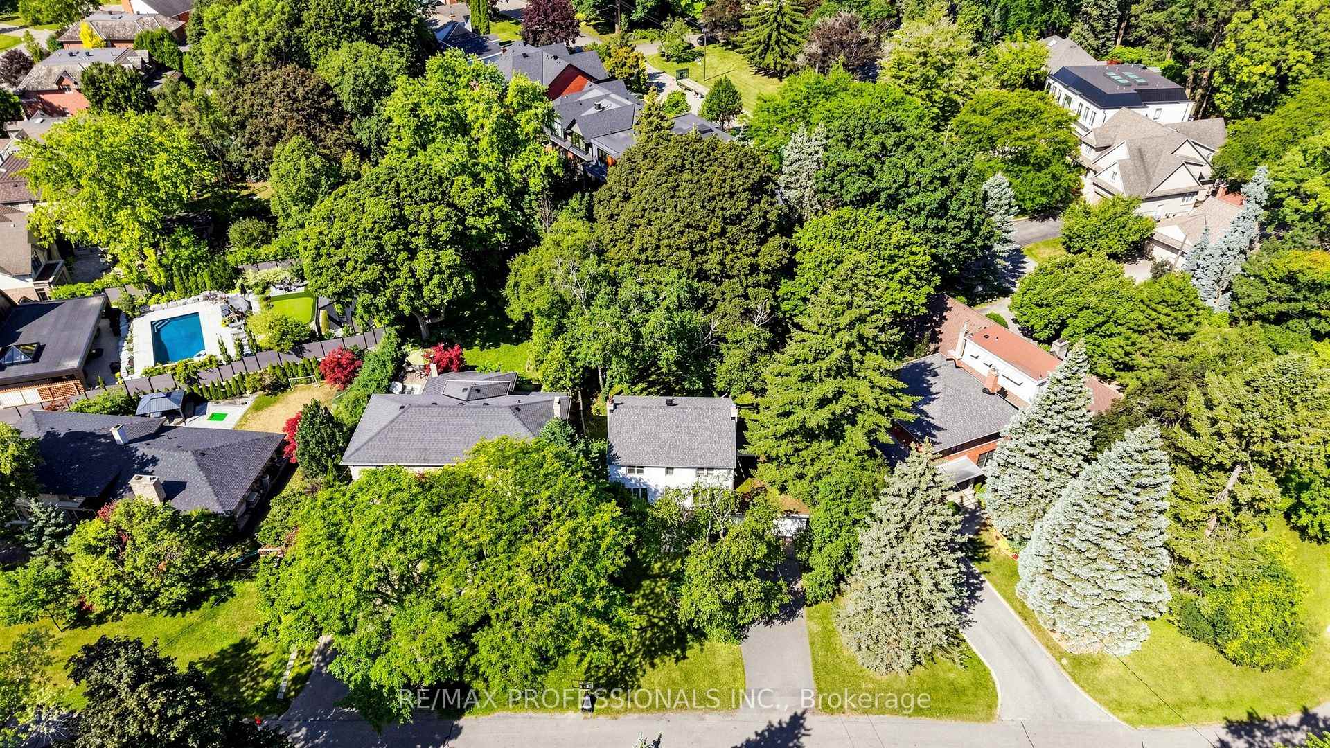 Photo 17 of 8 Southway Road, Etobicoke, Edenbridge-Humber Valley — HOMEH