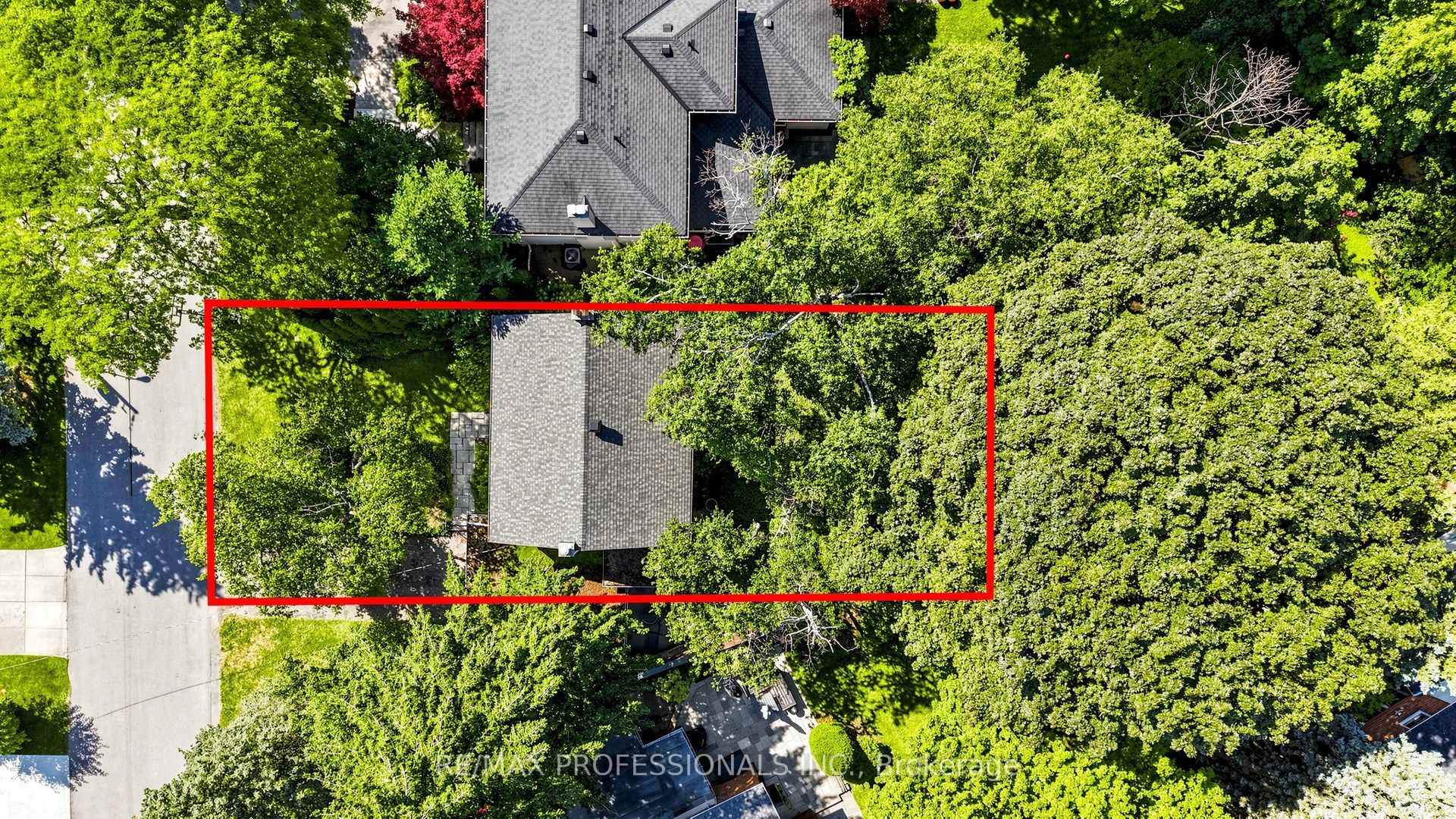 Photo 18 of 8 Southway Road, Etobicoke, Edenbridge-Humber Valley — HOMEH