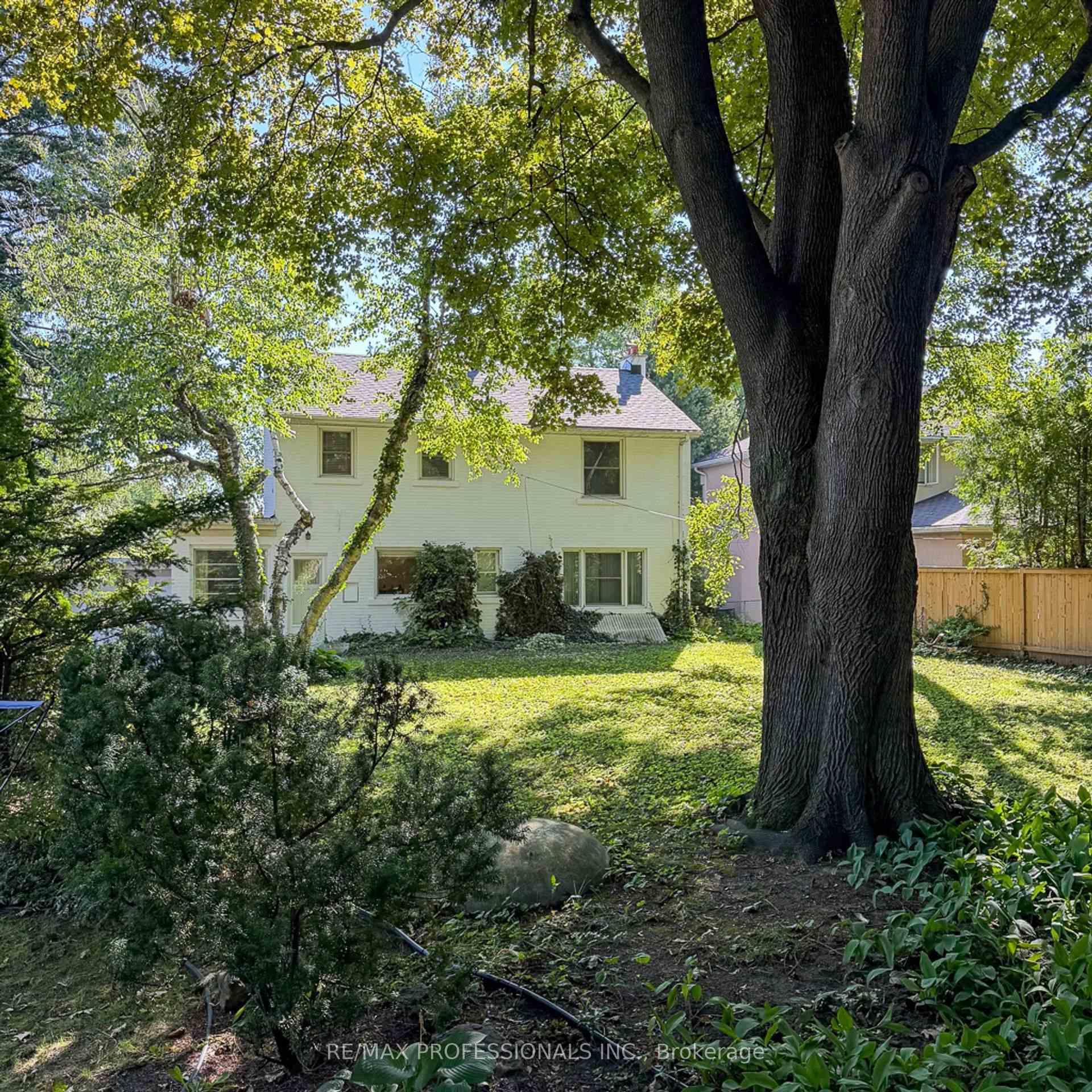 Photo 20 of 8 Southway Road, Etobicoke, Edenbridge-Humber Valley — HOMEH