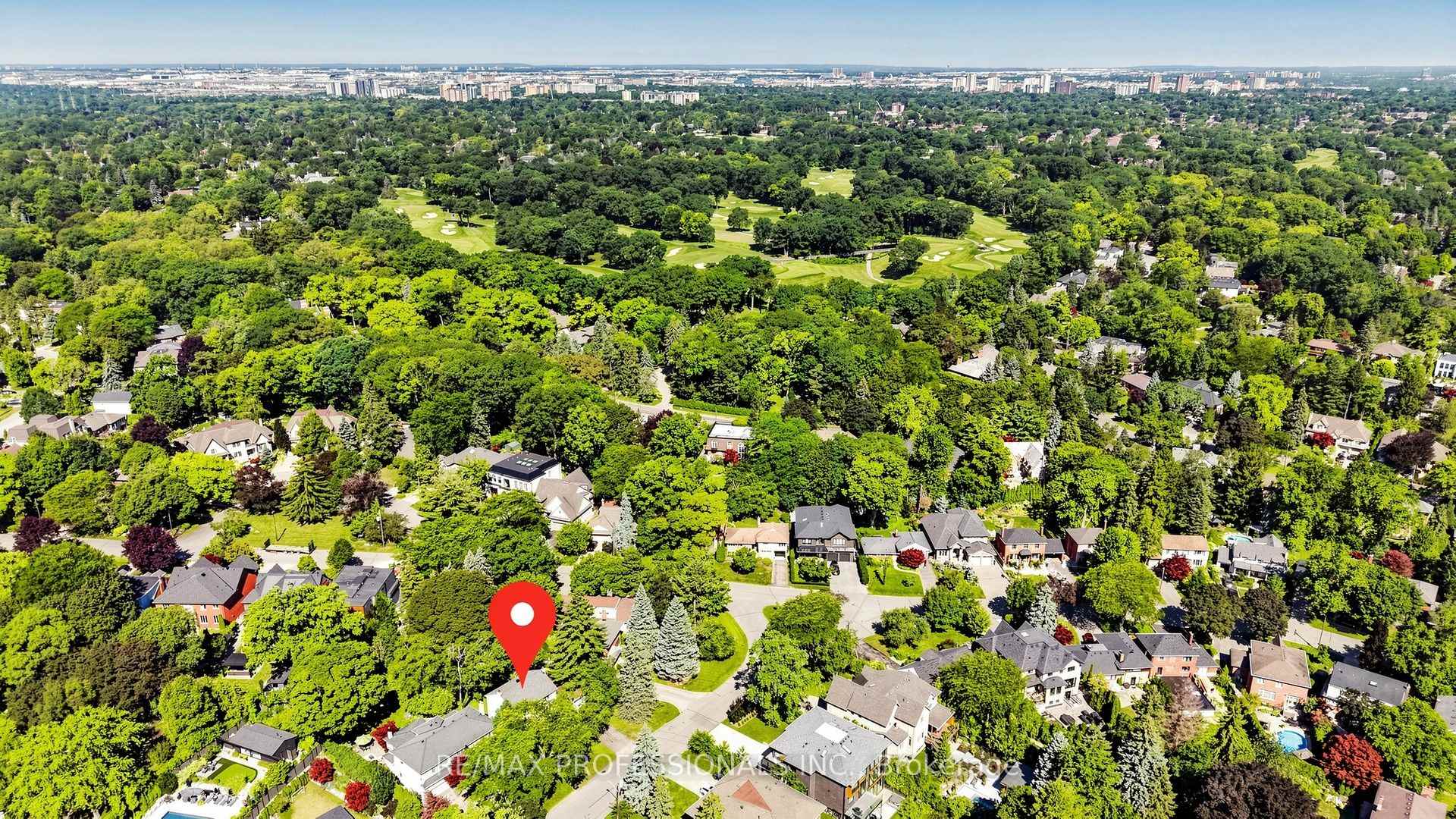 Photo 28 of 8 Southway Road, Etobicoke, Edenbridge-Humber Valley — HOMEH