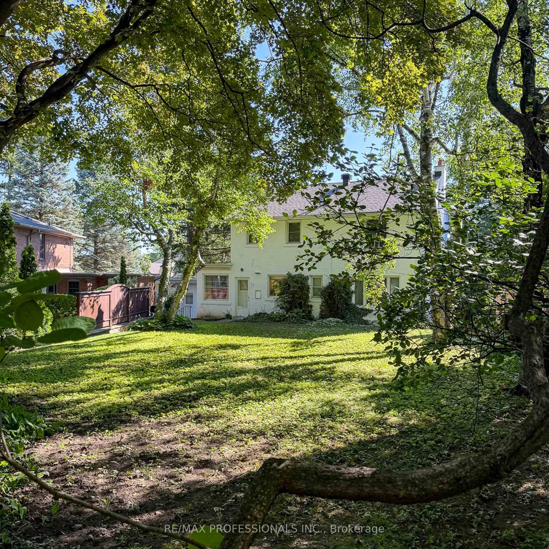 Photo 36 of 8 Southway Road, Etobicoke, Edenbridge-Humber Valley — HOMEH