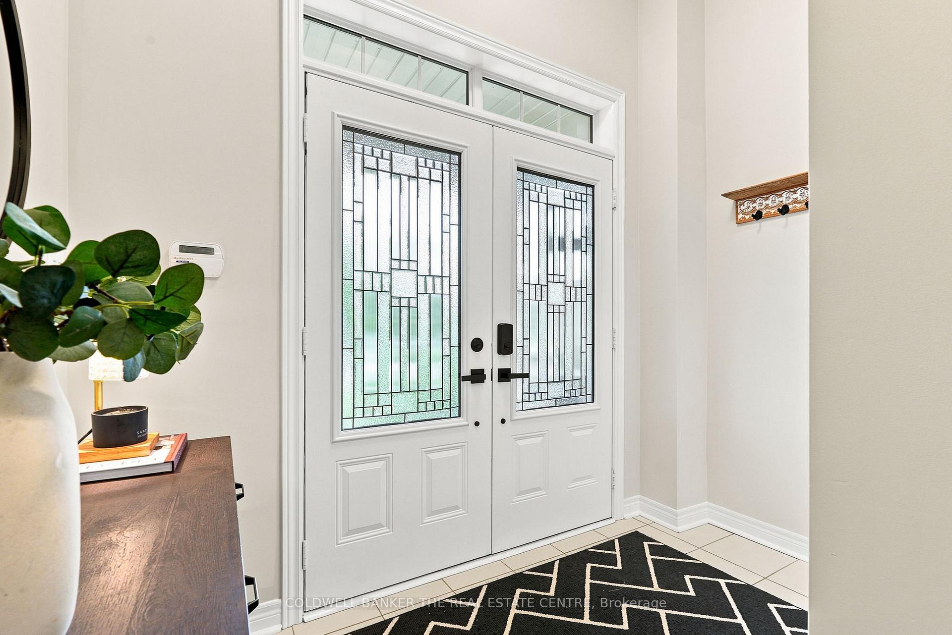 Photo 3 of 46 Pearcey Crescent, Barrie, Bayfield — HOMEH