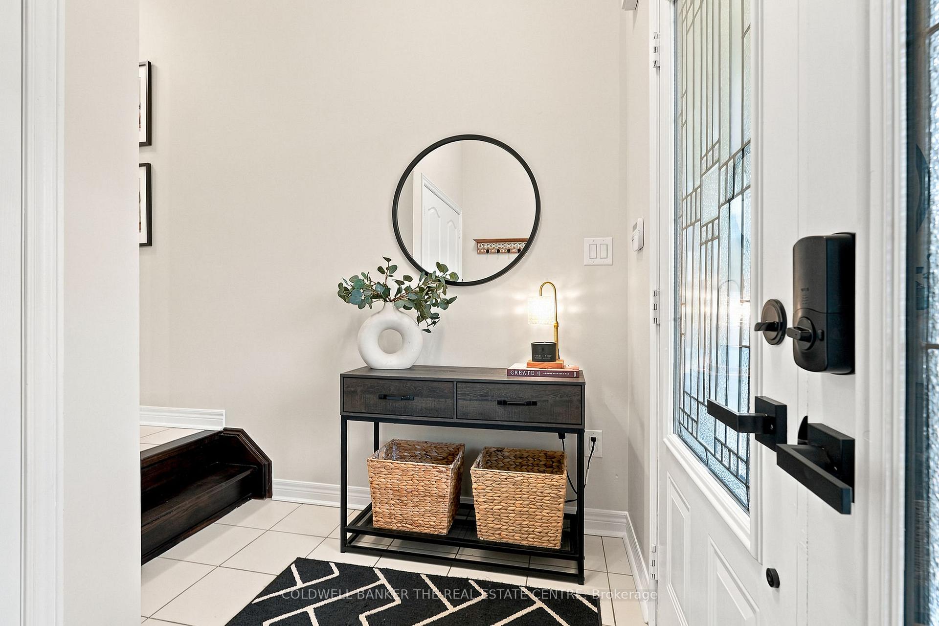 Photo 4 of 46 Pearcey Crescent, Barrie, Bayfield — HOMEH