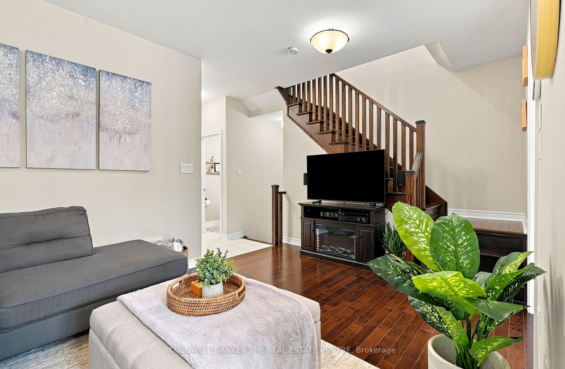 Photo 7 of 46 Pearcey Crescent, Barrie, Bayfield — HOMEH
