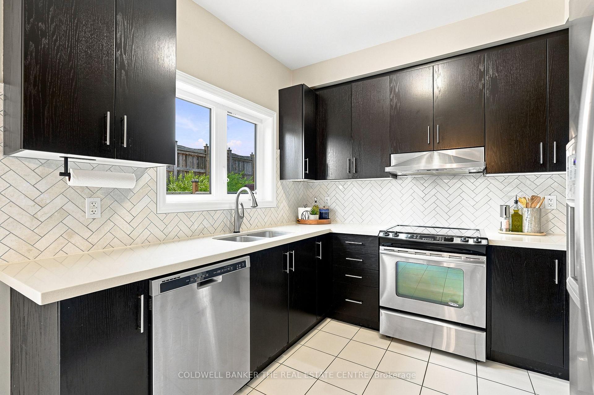 Photo 11 of 46 Pearcey Crescent, Barrie, Bayfield — HOMEH