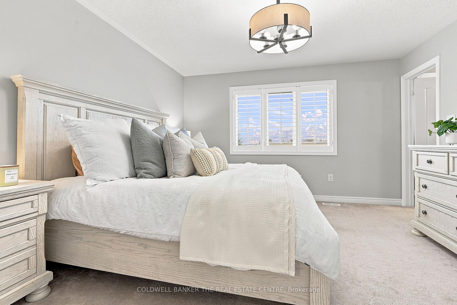 Photo 17 of 46 Pearcey Crescent, Barrie, Bayfield — HOMEH