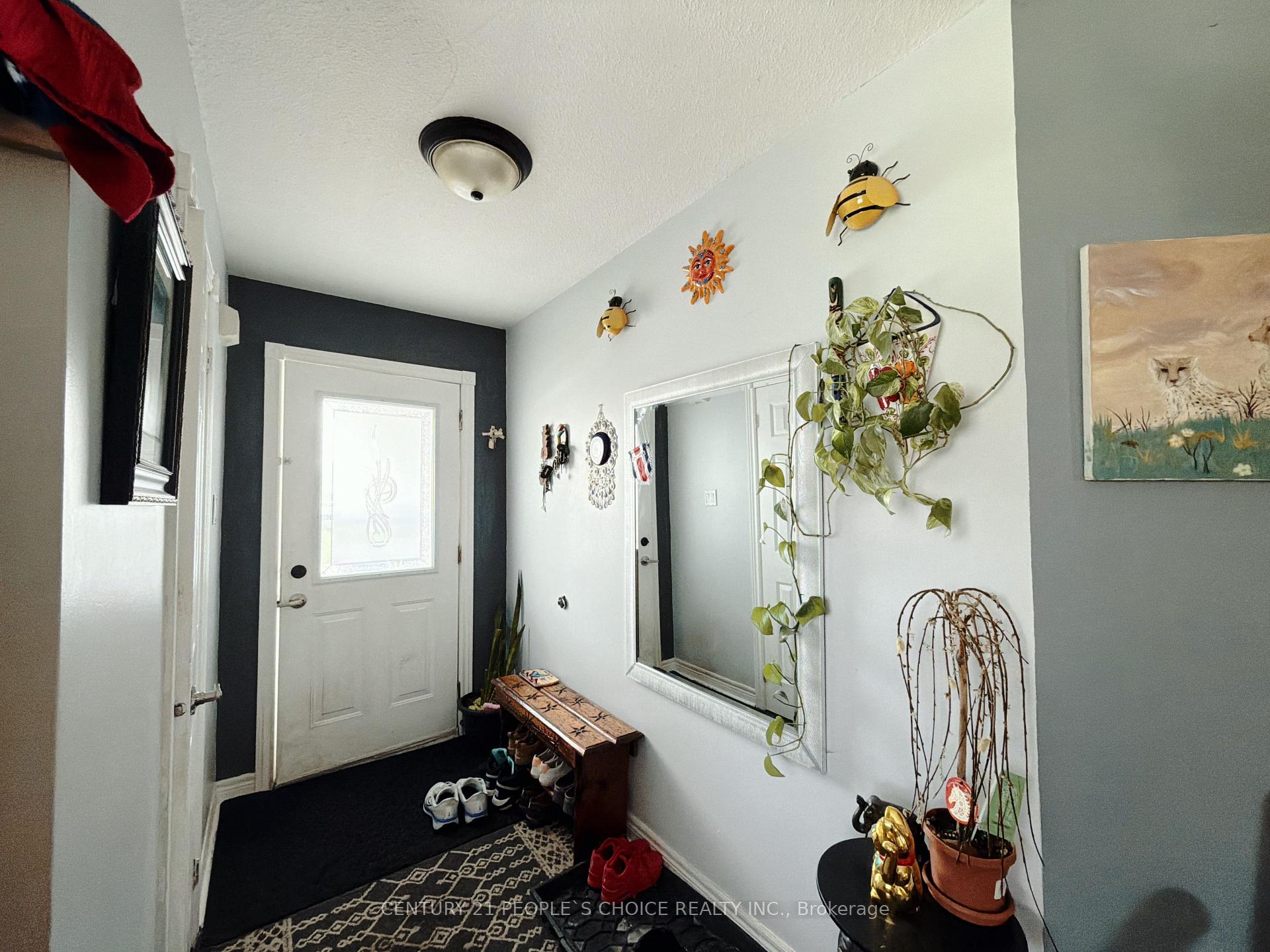 Photo 3 of 66 Michael Crescent, Barrie, East Bayfield — HOMEH