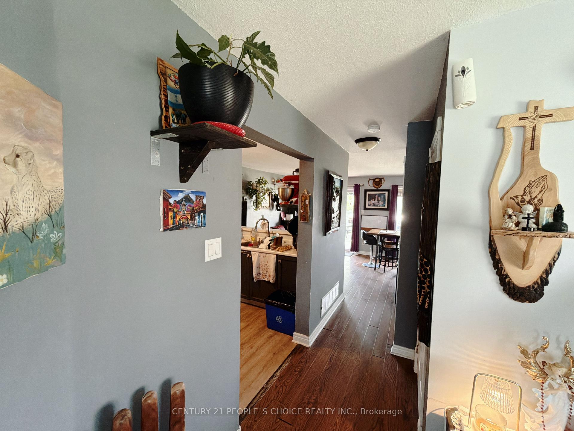 Photo 4 of 66 Michael Crescent, Barrie, East Bayfield — HOMEH