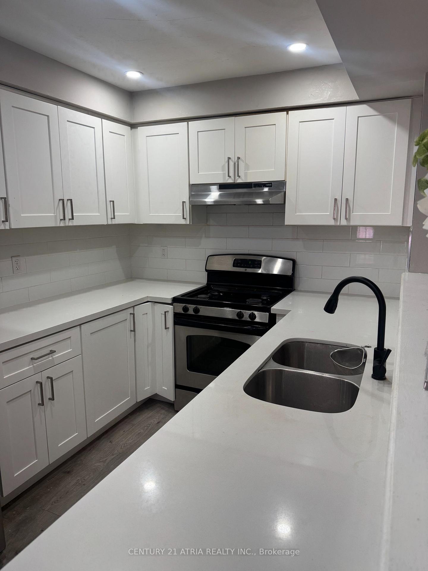 Photo 2 of 482 Bur Oak Avenue, Markham, Berczy — HOMEH