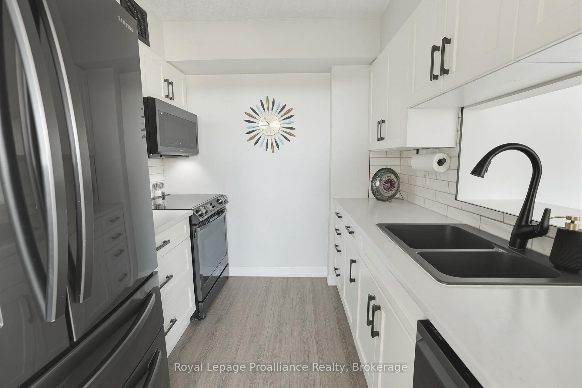 Photo 14 of Unit 1205, 344 Front Street, Belleville, Belleville Ward — HOMEH