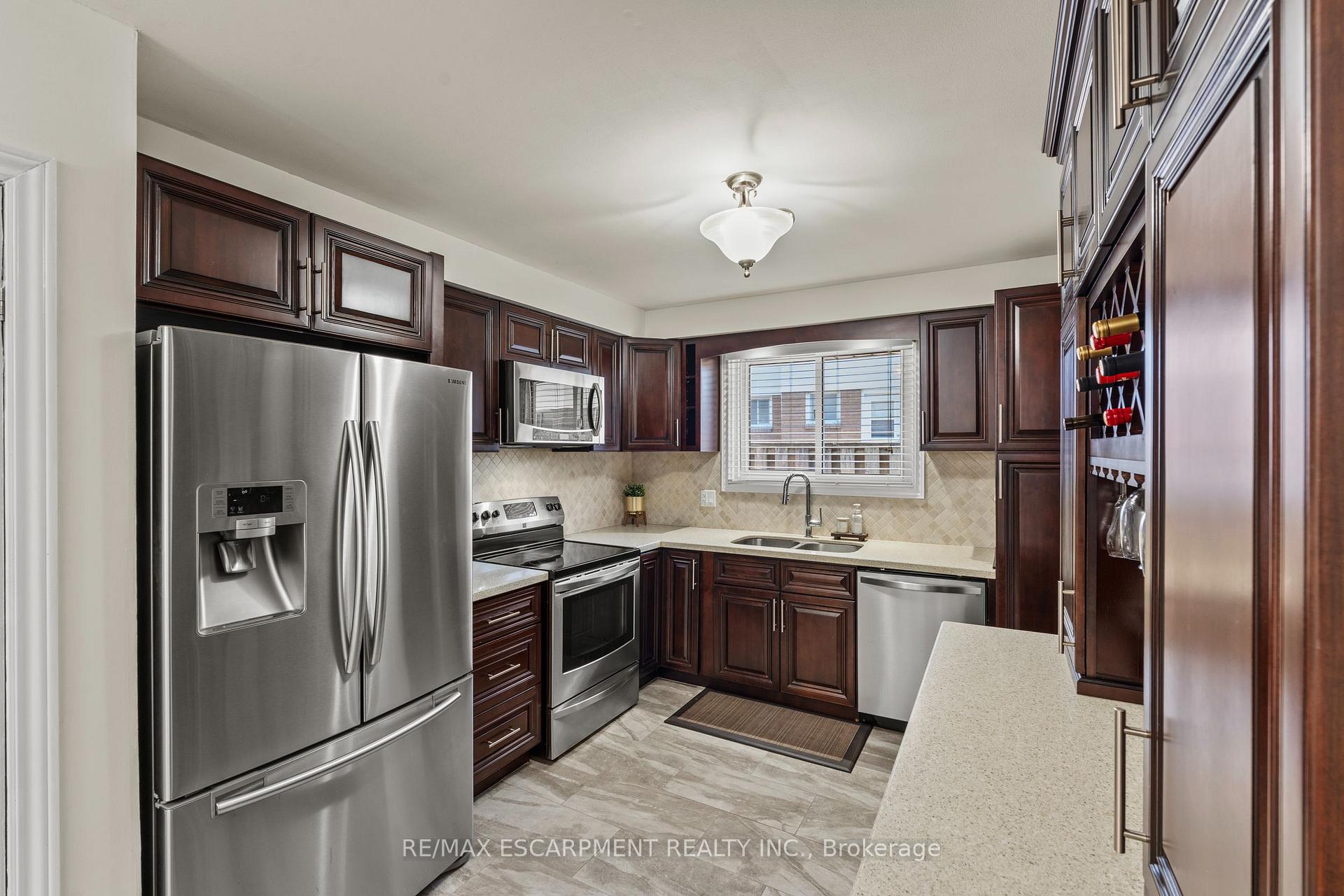 Photo 10 of 167 Berkindale Drive, Hamilton, Riverdale — HOMEH