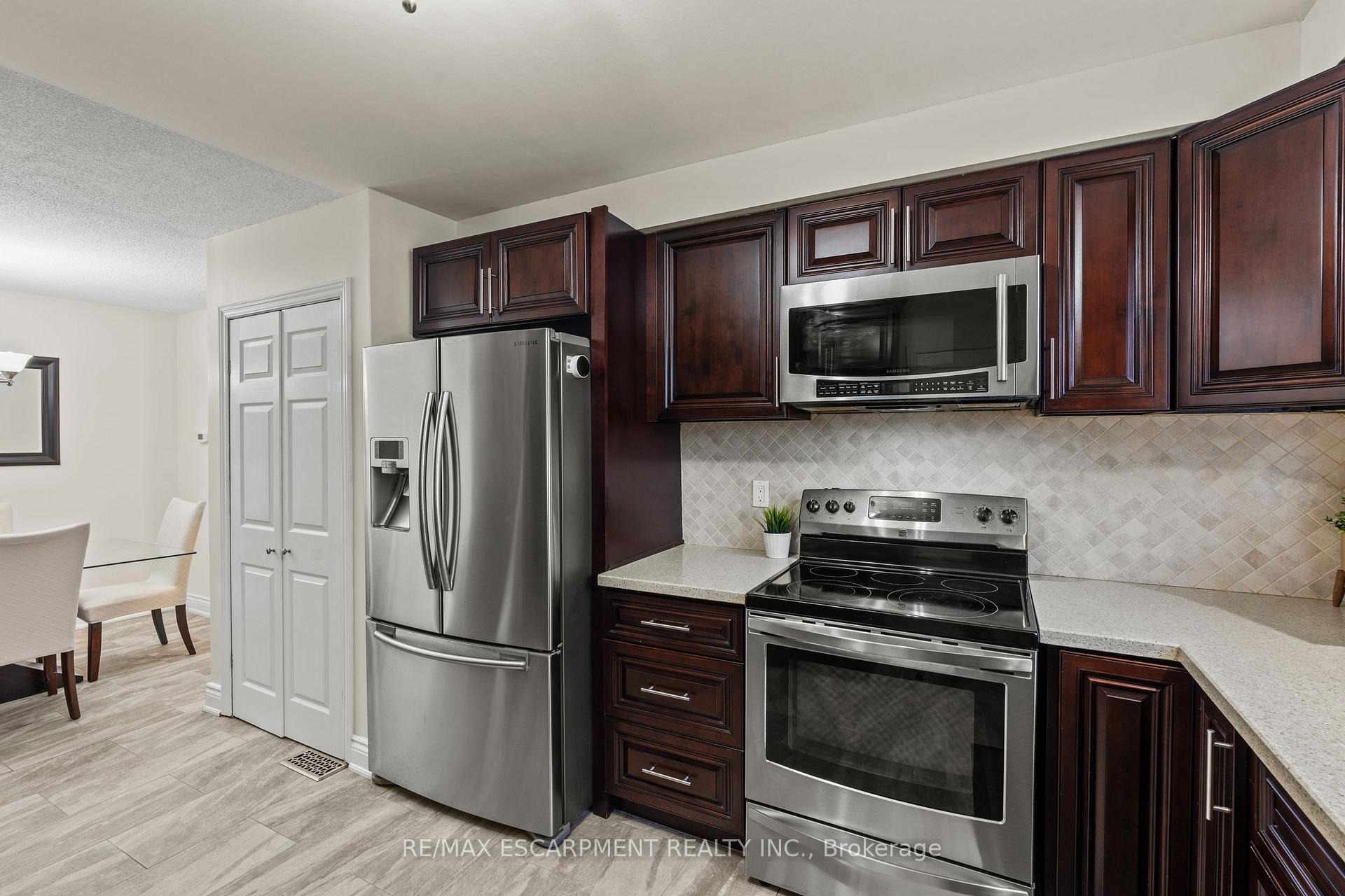 Photo 13 of 167 Berkindale Drive, Hamilton, Riverdale — HOMEH