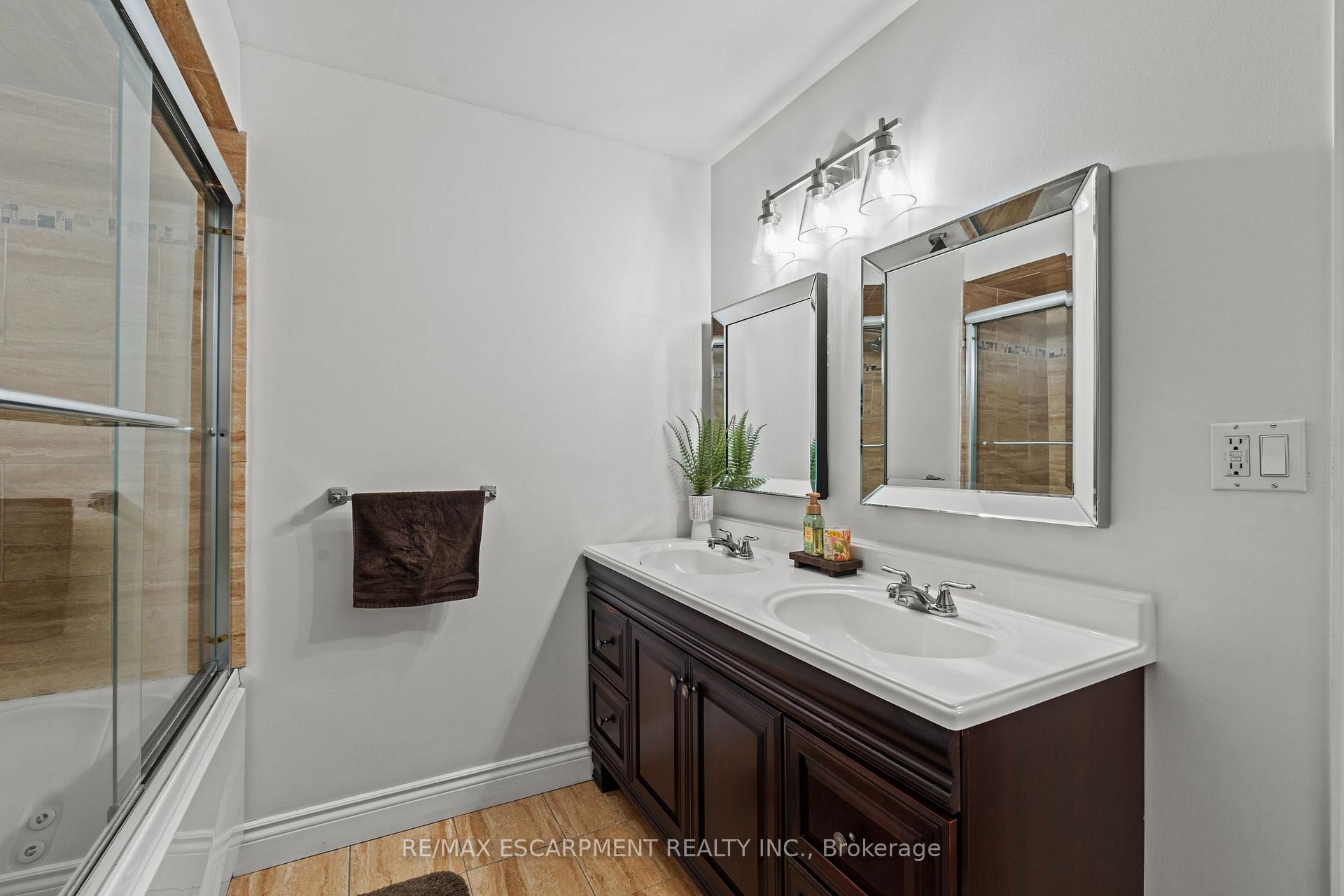 Photo 18 of 167 Berkindale Drive, Hamilton, Riverdale — HOMEH